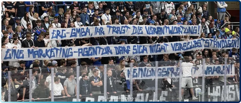 Fanblock des ERCI Demonstration gegen Marketing Agentur